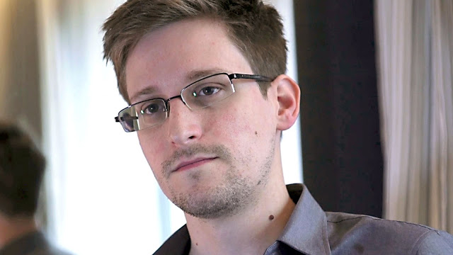 Snowden vs. Citizenfour 25